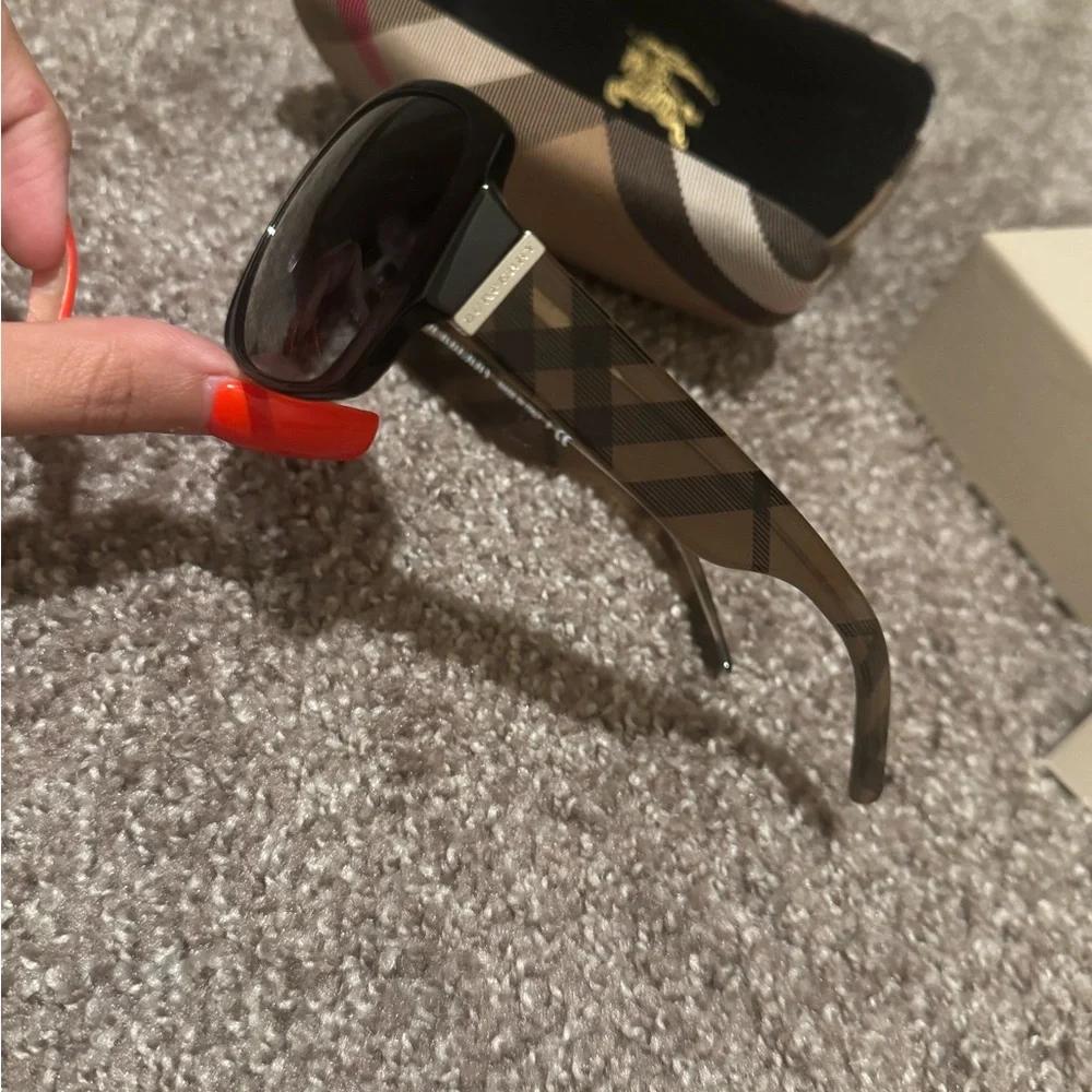 Burberry B4105-M 3346/8G Oversized Square Sunglasses 58mm Italy - Authentic - Picture 3 of 5